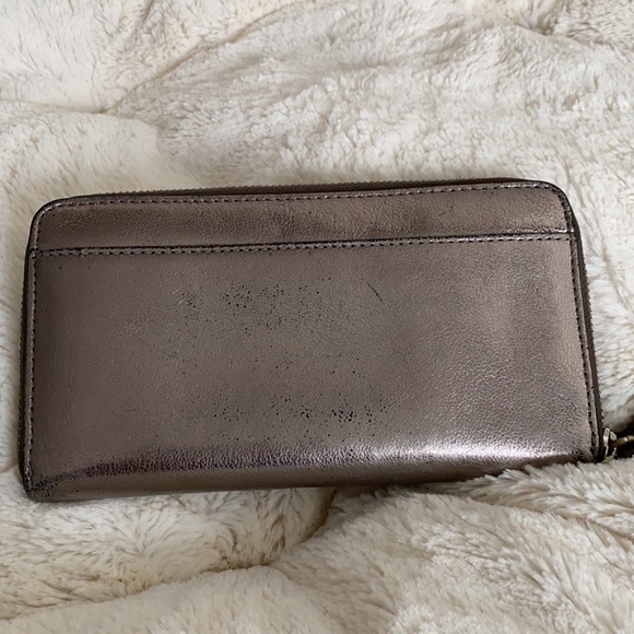 Stella & Dot Pewter Metallic Mercer Zip Wallet - Picture 3 of 6